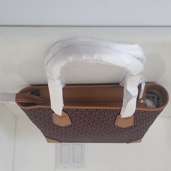 Michael Kors EvaTote NWT BRN/ACORN - Picture 11 of 11